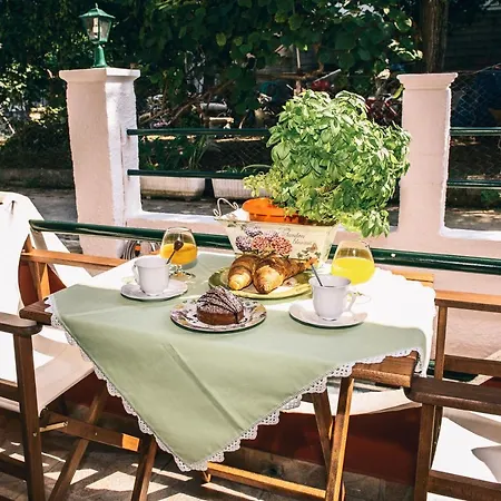 Anna Near The Apartment Agios Gordios (Corfu)