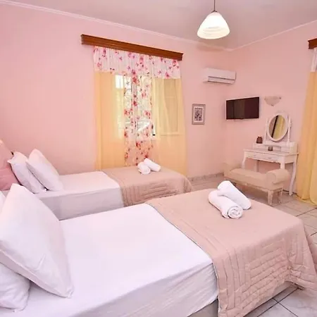 Anna Near The アパート