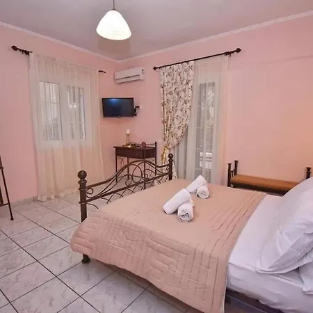 Anna Near The アギオス・ゴルディオス